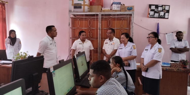 Tinjau ANBK Di SMPN 5 Entrop Jayapura, Ini Harapan Kadis Pendidikan Kota Jayapura
