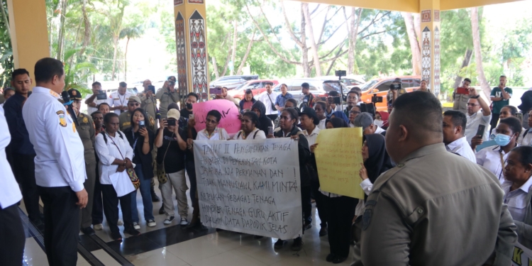 Usai Terima Aspirasi Guru dan Nakes, Ini Langkah Pemkot Jayapura 