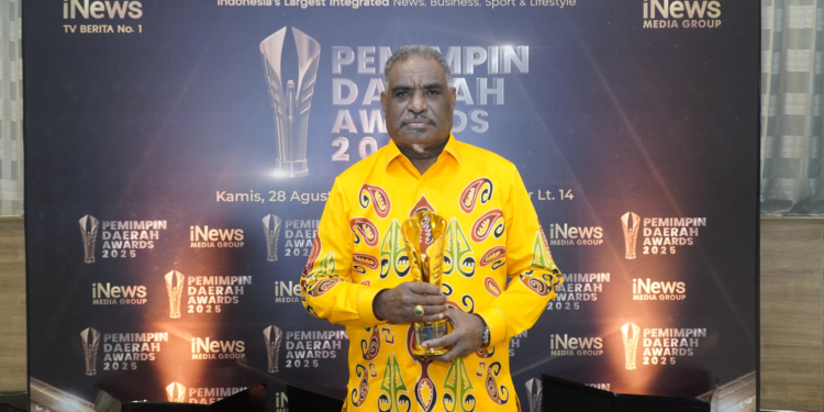Wali Kota Jayapura Terima Penghargaan Award 2025 Kategori Pelayanan Publik Terhadap Masyarakat