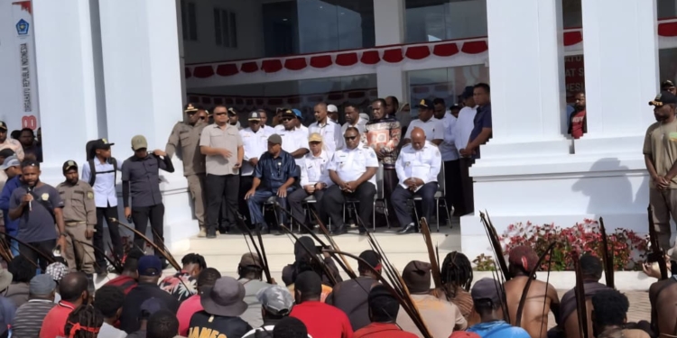 Dukung Kinerja Pemda Jayawijaya, Ribuan Warga Dari 40 Distrik Lakukan Demo Damai, Bupati: Pemda Komitmen Bangun Daerah