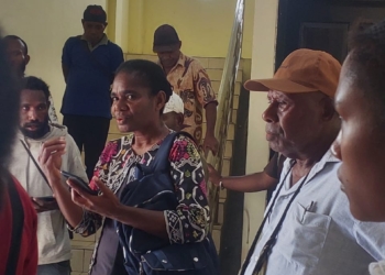 Masyarakat Perwakilan 9 Distrik Datang Kantor Bupati Minta Cabut Izin Usaha PT Permata Nusa Mandiri