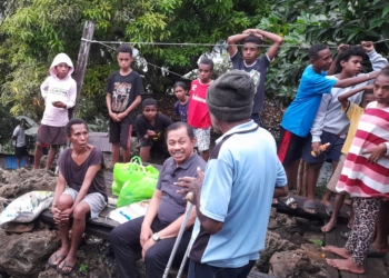 Datangi Warga Kurang Mampu, Wakil Wali Kota Jayapura Beri Bantuan