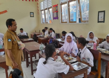 1.146 Siswa SMPN 9 Jayapura Menikmati Makan Bergizi Gratis