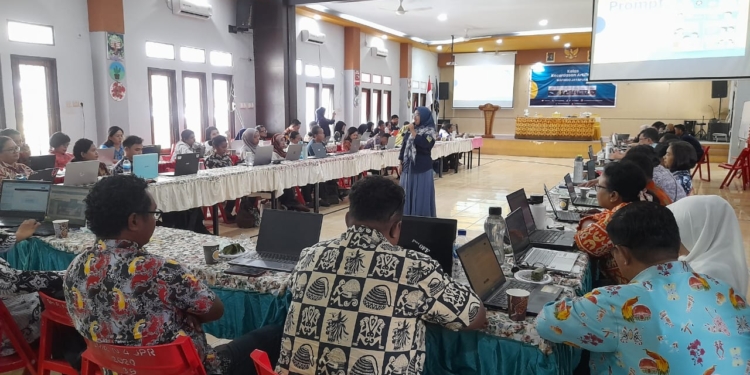 Kepsek SMA 4 Jayapura Apresiasi Kegiatan Sosialisasi Kecerdasan AI Bagi Guru SMA/SMK