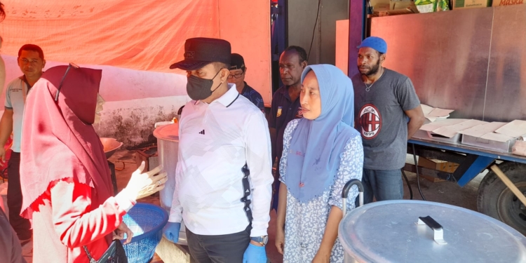 Melihat Aktivitas Dapur Umum Bagi Korban Kebakaran di Kelurahan Mandala Jayapura