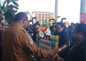 Datangi Kantor Gubernur, Ratusan Warga GKI Soroti Sejumlah Pelanggaran Saat Pelaksanaan PSU Papua