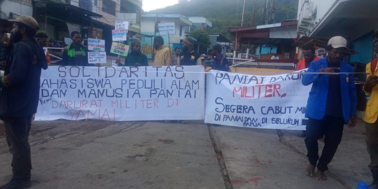 Mahasiswa Paniai Gelar Aksi Dengan Membawa sejumlah Poster di Jayapura