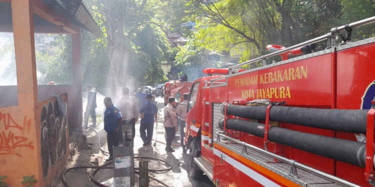 Kebakaran Lahan Nyaris Terjadi di Bawah Kalam Kudus Polimak Jayapura