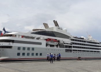 Sebelum ke Wewak, Kapal Turis Le Solael Berbendera Prancis Mampir di Pelabuhan Jayapura