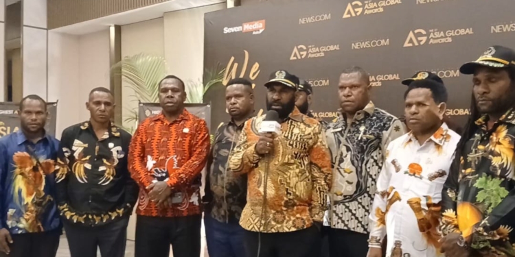 Ketua DPRK Puncak Thomas Tabuni: Penghargaan untuk Bupati Elvis Tabuni Adalah Kebanggaan Seluruh Rakyat Puncak