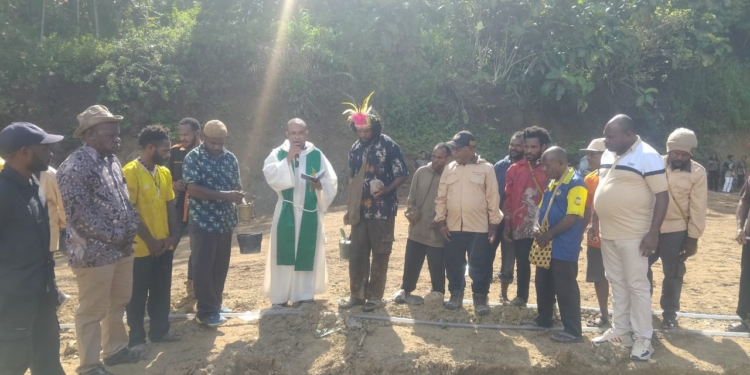 RPM Simapitowa Gelar Peletakan Batu Pertama Asrama Swadaya Simapitowa di Jayapura ‎