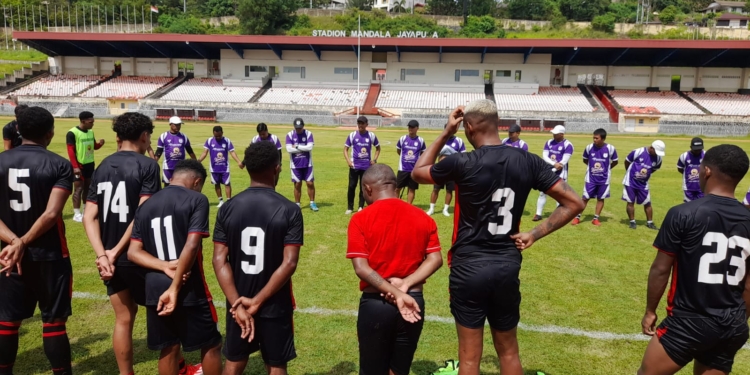 Lupakan Kekalahan, Persipura Evaluasi Lini Belakang Jelang Bertolak Ke Persela Lamongan