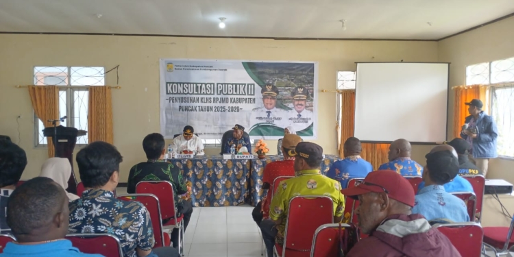 Bupati Puncak Elvis Tabuni Buka Konsultasi Publik II KLHS RPJMD 2025–2029