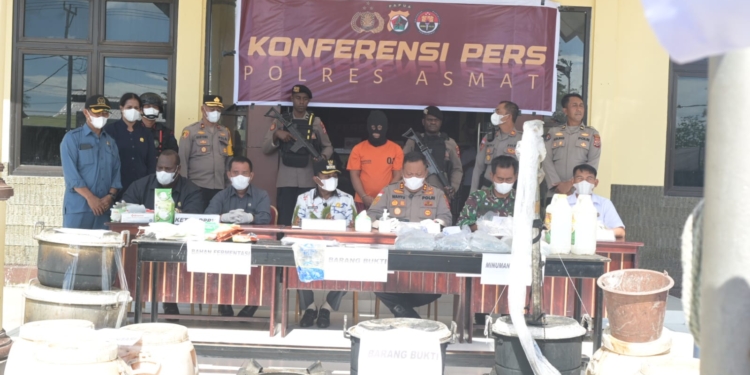 Polres Asmat Bongkar Kasus Produksi Miras Lokal Jenis Sopi Kaki Anjing