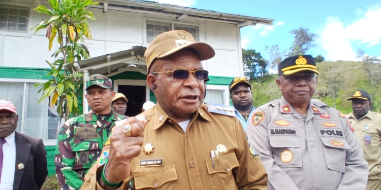 Bupati Elvis Tabuni Targetkan Pembangunan Tugu Injil Masuk Ilaga Rampung Desember 2025