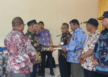 Serahkan Dokumen Perubahan Anggaran 2025, Bupati Elvis Tabuni Tegaskan Integritas Dan Percepatan Kerja