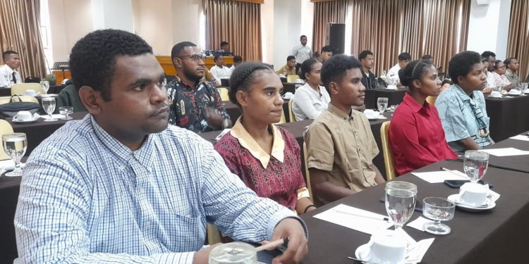 Tingkatkan Wawasan Anak Muda Port Numbay Pada Bidang Pariwisata, Dispar Gelar Bimtek Tour Guide