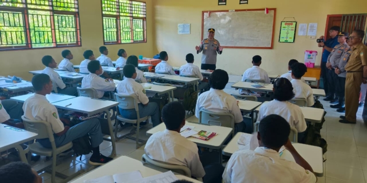 90 Siswa SMA Unggulan Taruna Cenderawasih Terima Pelayanan MBG Dari SPPG Polresta Jayapura