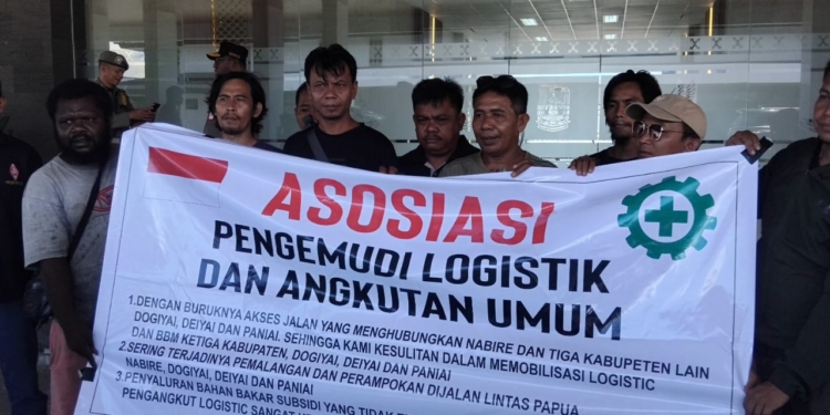 Sekda Papua Tengah Dengarkan Jeritan Sopir Logistik