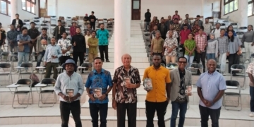 Buku Karya Riko Pekei Tentang “Potret Anak Jalanan” Menjadi Solusi Penanganan Anak Jalanan di Luar Panti