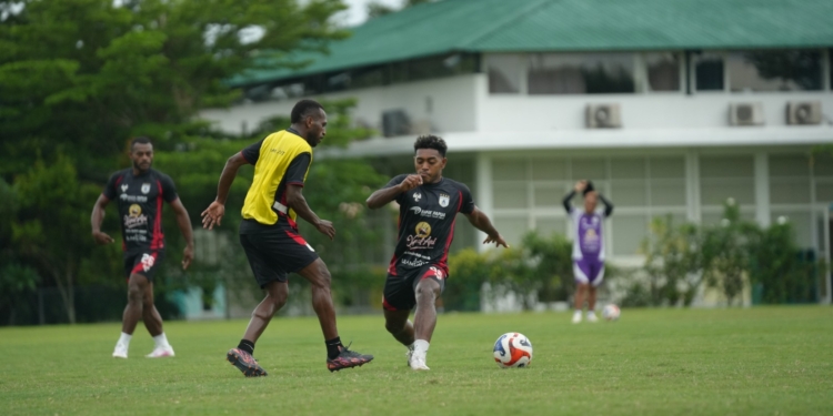 RD: Masalah Transisi Jadi Catatan Bagi Persipura Jelang Kontra PSS Sleman di Yogjakarta
