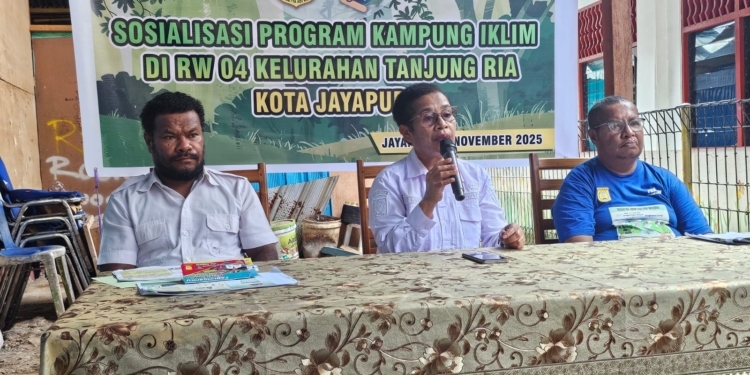 DLHK Kota Jayapura Lakukan Sosialisasi Proklim Bagi Warga RW IV Kelurahan Tanjungria