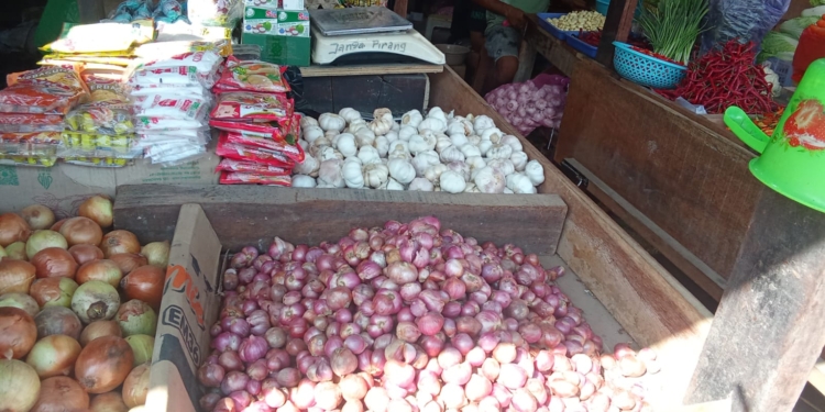 Harga Bawang di Pasar Youtefa Jayapura Masih Stabil