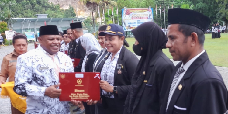 Pemkot dan PGRI Kota Jayapura Rayakan Hari Guru Nasional ke 80 Tahun
