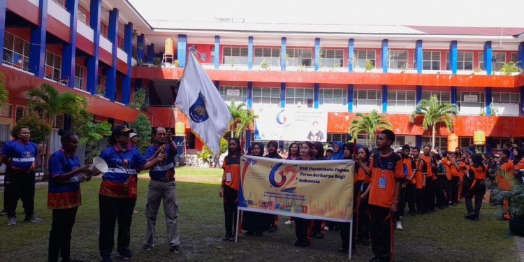 Jalan Santai dan Pungut Sampah, Maknai HUT ke-62 SNK Pariwisata Papua