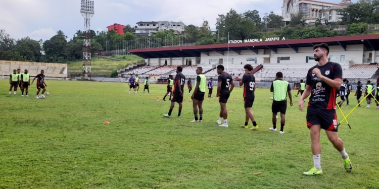 Pelatih Persipura Minta Pemain Fokus dan Disiplin Hadapi Akhir Putaran Pertama Liga 2