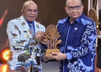 Bupati Puncak Terima Penghargaan Apresiasi Cita Daerah Inovasi Berkelanjutan di Jakarta