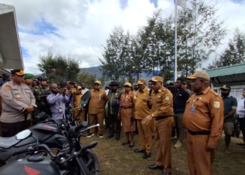 Serahkan Dua Unit Motor Dinas ke Dinsos Puncak, Bupati Elvis Tabuni Tegaskan Perketat Aturan Penggunaan Kendaraan OPD