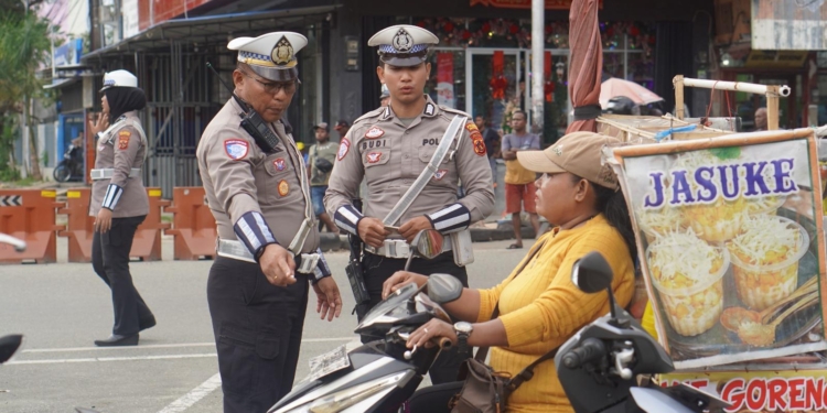 75 Pengendara Terjaring Rasia Petugas, Paling Banyak Tidak Memakai Helm Standar