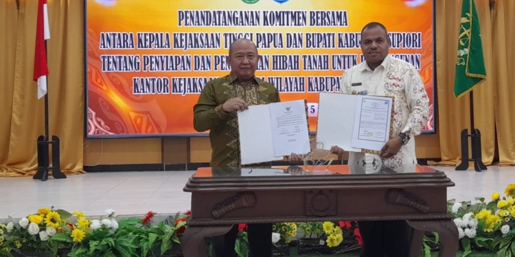 Pemda Supiori dan Kejati Papua Teken Kerjasama Terkait Hibah Tanah Buat Pembangunan Kantor Kejari Supiori