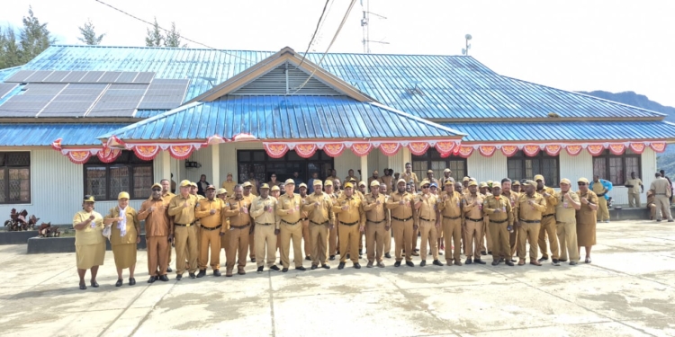 Pemkab Puncak Gelar Apel Pagi, Sekda Tekankan Disiplin ASN dan Percepatan Penyerapan Anggaran