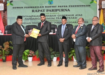 Pj Sekda Papua Pegunungan Sampaikan Jawaban Gubernur Atas Pandangan Umum Fraksi-Fraksi DPRP di Sidang Paripurna Penetapan APBD 2026 dan Reperdasi Non-APBD 2025