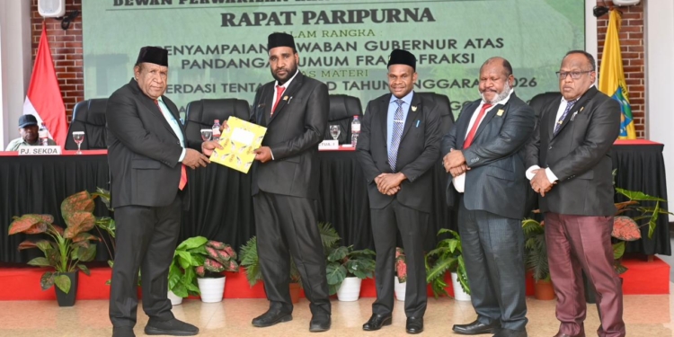 Pj Sekda Papua Pegunungan Sampaikan Jawaban Gubernur Atas Pandangan Umum Fraksi-Fraksi DPRP di Sidang Paripurna Penetapan APBD 2026 dan Reperdasi Non-APBD 2025