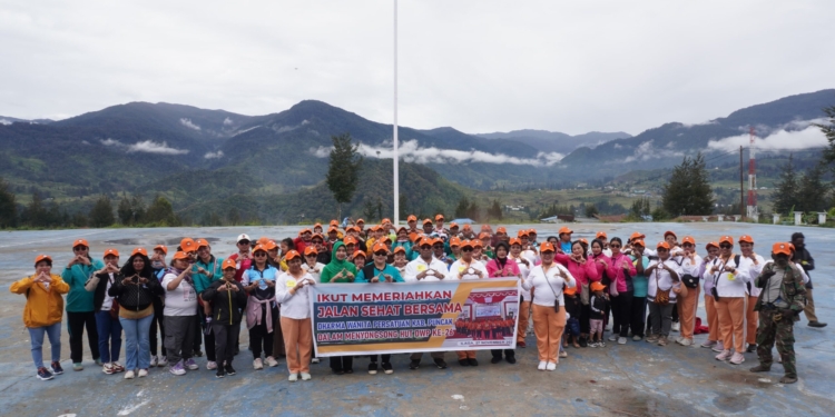 Jalan Sehat Warnai Peringatan HUT ke 26 DWP di Kabupaten Puncak