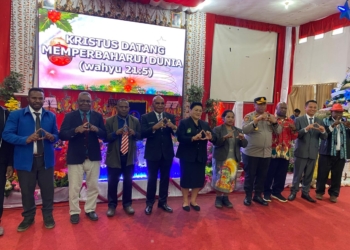 Pemkab Puncak Rayakan Gerbang Natal 2025, Bupati Elvis Tabuni Ajak Warga Sambut Natal Dengan Damai dan Persatuan