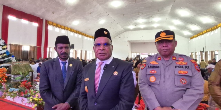 Bupati Elvis Tabuni Lantik 25 Kepala Distrik, Tegaskan Siap Evaluasi Pejabat Tak Disiplin