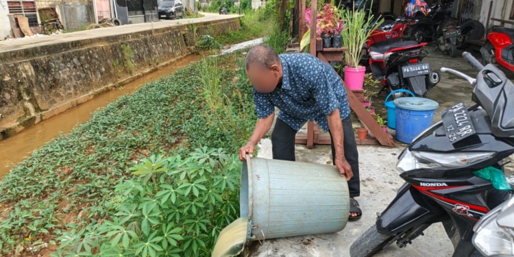 Musnahkan Minuman Keras Ilegal Jenis Ballo, Polresta Hadirkan Pemilik Barang Bukti
