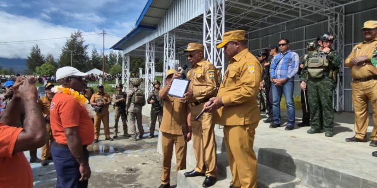 Trofi Gubernur Cup Pulang Ke Ilaga, Bupati Elvis Tabuni Beri Bonus 500Juta Untuk Persipuncak
