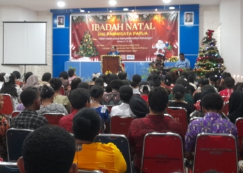 Perayaan Natal Keluarga Besar SNK 1 Pariwisata Papua