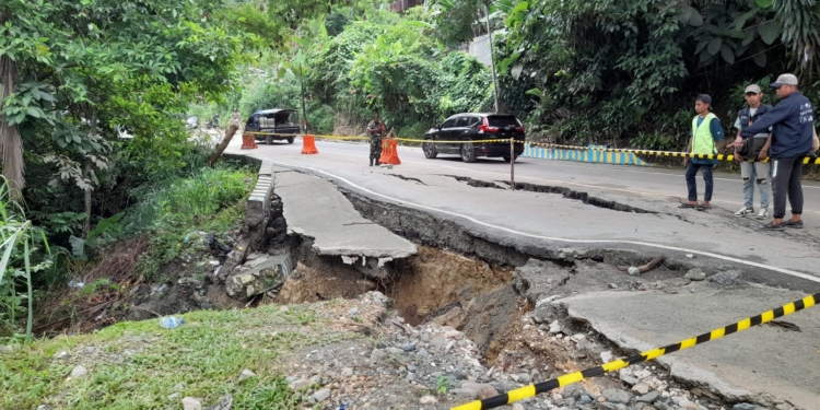 Akibat Hujan Semalam, Ruas Jalan Skyline Ambruk dan Berikut Upaya Penanganan  