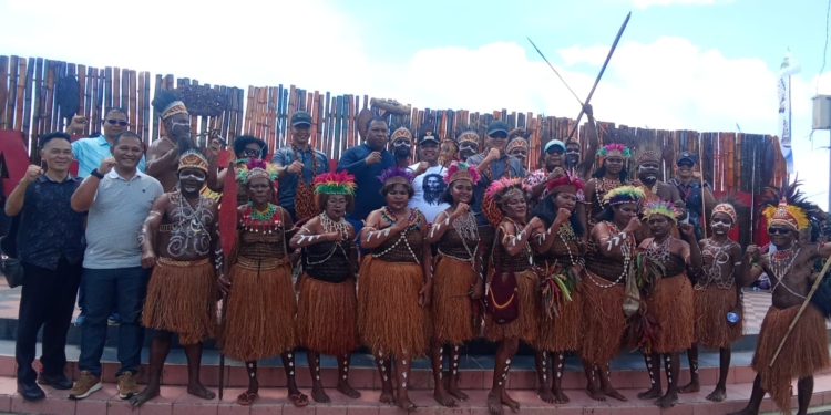 ‎Menjaga Warisan Budaya Sentani, Kodim 17 Cendrawasih, Kops Swasembada dan Pemda Jayapura Gelar Festival Dayung