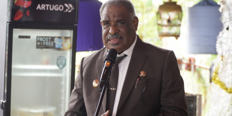 Eratkan Sinergi Pemda dan Gereja, Pemkot Berbagi Bantuan Natal Berupa 100 Ekor Babi