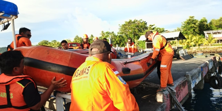 Laka Laut di Malam Natal, Speedboat Bermuatan 21 Orang Terbalik di Perairan Kepulauan Yapen, Polda Papua: 17 Orang Masih Dicari