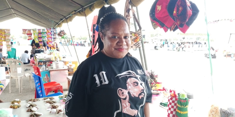 UMKM Lokal Unjuk Gigi di Festival Media se-Tanah Papua Nabire, Produk Sagu hingga Kerajinan Laris Diserbu Pengunjung
