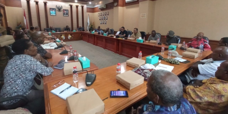 Ancam Hutan Adat, Perempuan Adat Namblong di Kabupaten Jayapura Tolak Sawit