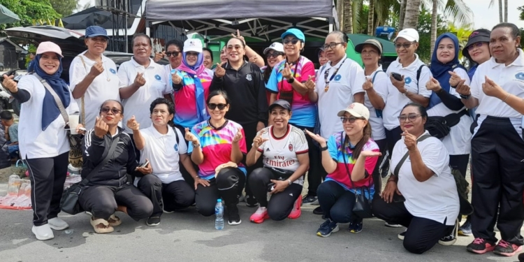 IAD Wilayah Papua Ajak Hidup Sehat dan Dukung UMKM Lewat Jalan Sehat di Car Free Day Jayapura